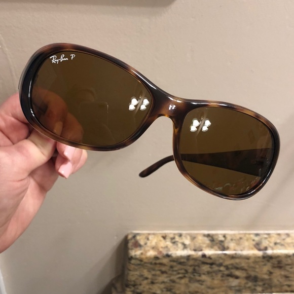 AUTHENTIC Women’s RayBan Sunglasses - Picture 2 of 5